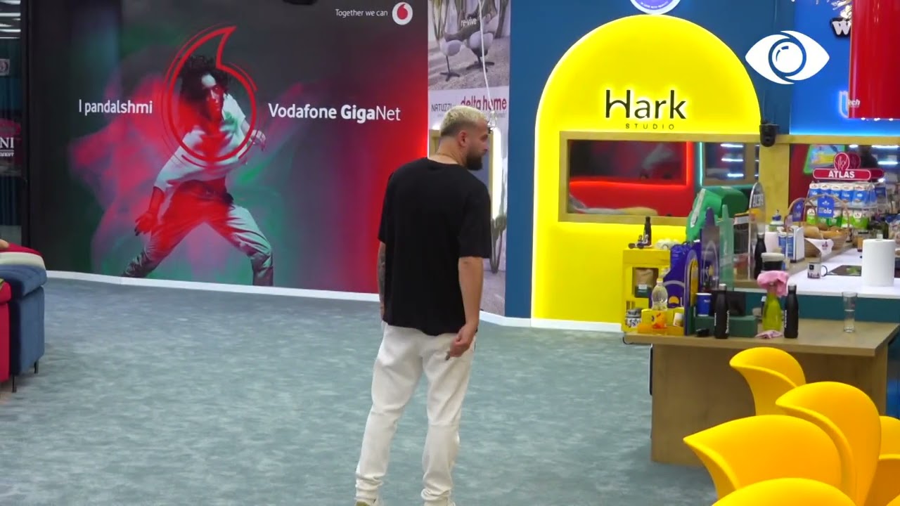 40 vite mësuese, Armaldo i uron 7 Marsin nënës së tij