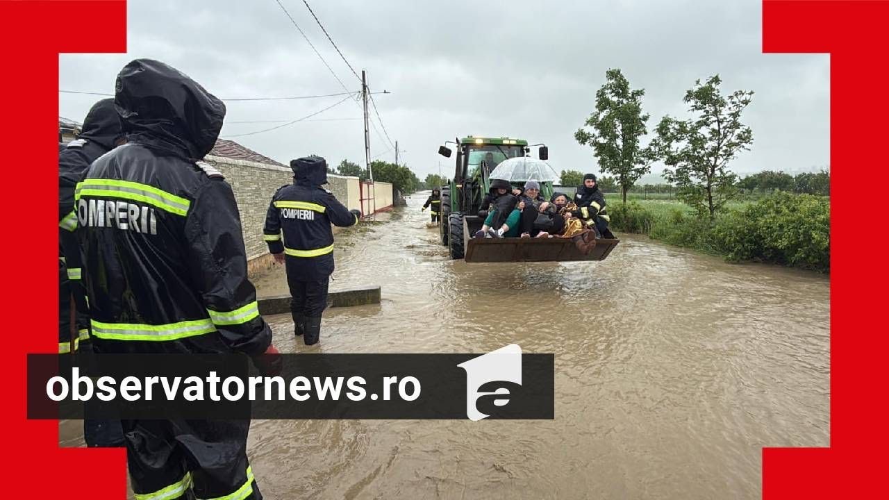 Ploile fac ravagii în ţară. În Botoşani, oamenii sun evacuaţi cu excavatorul din calea apelor