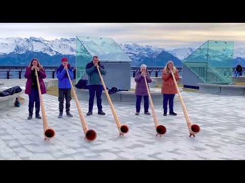 Schweizer 🇨🇭Alphorn Musik 🥰 Swiss Alphorn music
