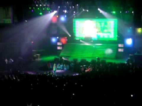 [110604] In or Out-The Party 2ne1 Live In Manila (FANCAM)