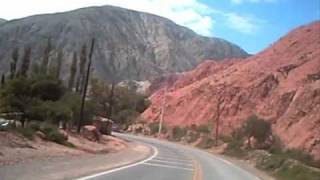 preview picture of video 'Pumamarca - Quebrada de Humahuaca bajando la cuesta del....'