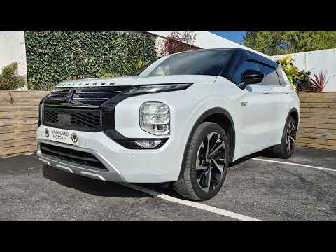 Mitsubishi Outlander 2.4 HYBRID / 7 SEATER / EXCEE - Image 2