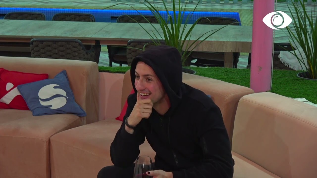 Si do e bëjnë performancën e puthjes Kejvina dhe Kristi?