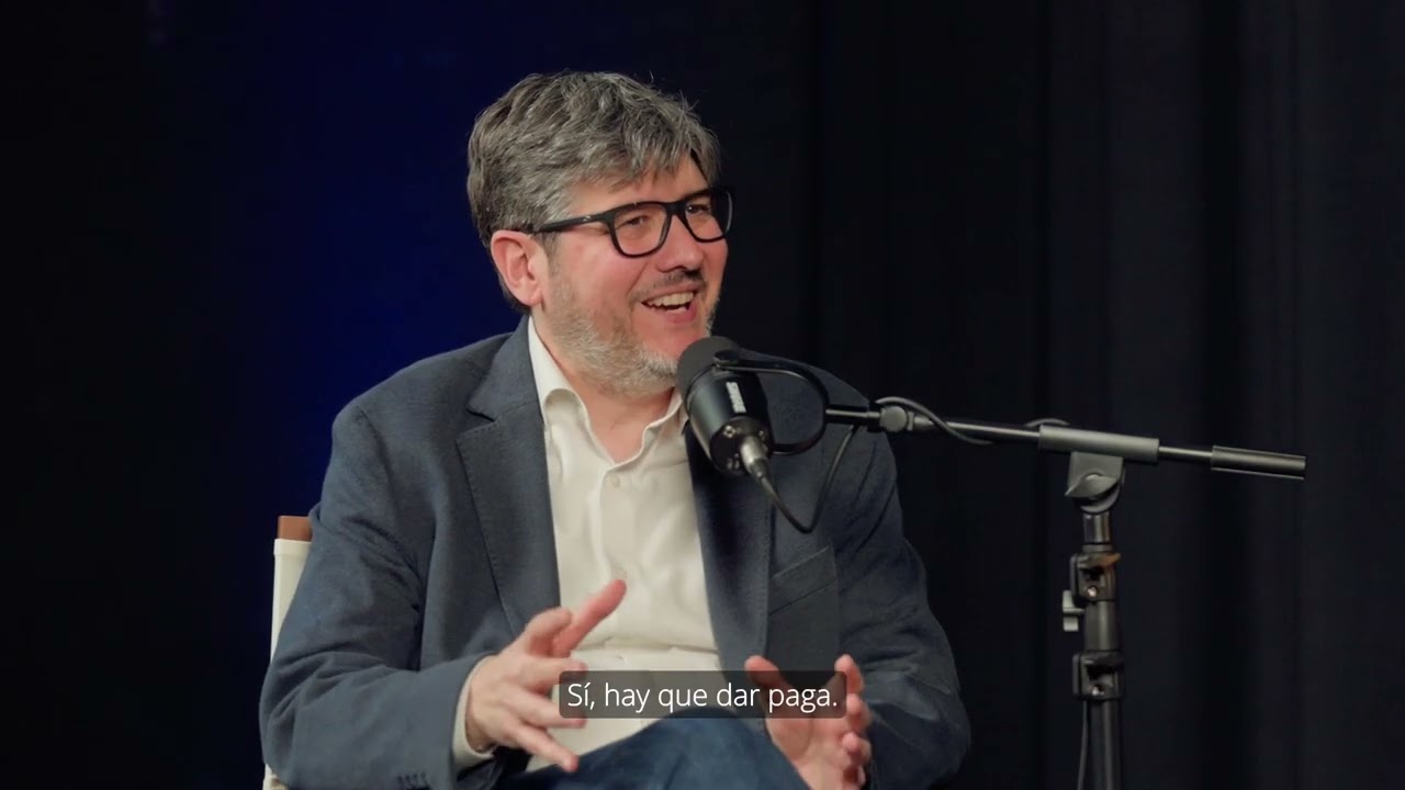 Vídeo del pódcast Formación financiera Aula sobre cómo enseñar a niños y adolescentes a ahorrar, gestionar la paga y evitar compras impulsivas.