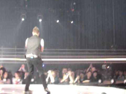 idool 2011 liveshow 1 Gregory-Dj got us falling in love again