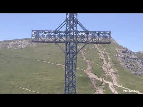 Crucea Eroilor de pe Caraiman (filmată cu drona) Heroes' Cross on Mount Caraiman, Busteni, Romania