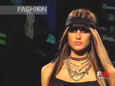 Fashion Show "Versus" Pret a Porter Men Spring Summer 2003 3 of 3