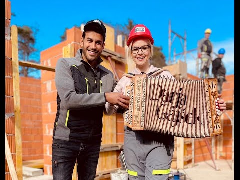 Darja Gajšek in Domen Kumer - Od začetka pa do konca (z Domnovega gradbišča)