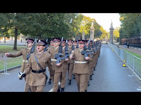 The Royal Scots Dragoon Guards and The Scots Guards | A quiet morning at Holyrood, Scotland#soldiers