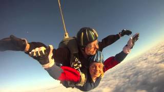 preview picture of video 'Charity Skydive for St Lukes Cheshire Hospice'