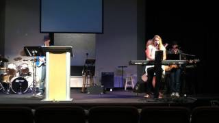 preview picture of video '9 21 14 Valenti Family at New Vision Fellowship, Madison, NC'