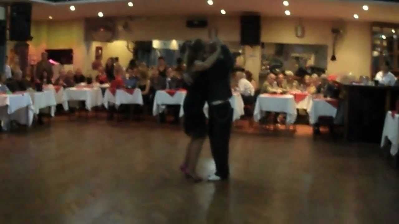 Osvaldo Cartery y Dorita (Improvisación y Sorpresa) (Tango) "Carrillón de La Merced" (07-10-12)