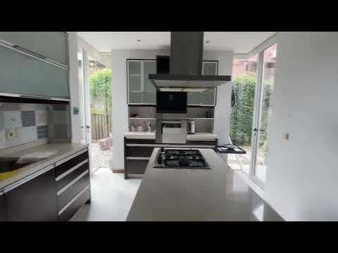 Video de YouTube - Venta y Alquiler casa 4 dormitorios + servicio en Lomas de la Tahona - Ref 704