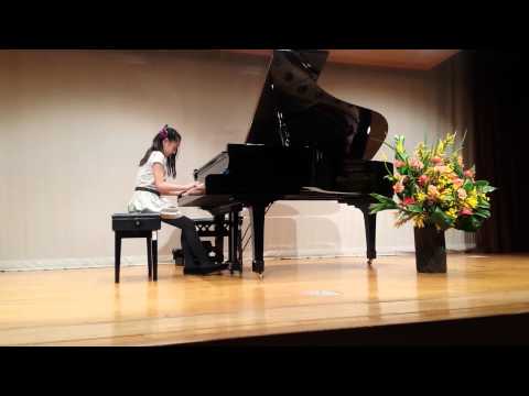 Sungyeon is performing piano at 2015/03/15