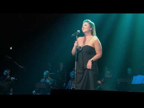 Sibel Can Suistimal Tim Show Center