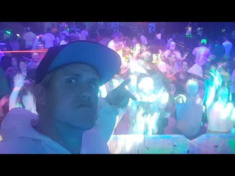 NEON WONDERLSND LIVE FT DJ SKRAT