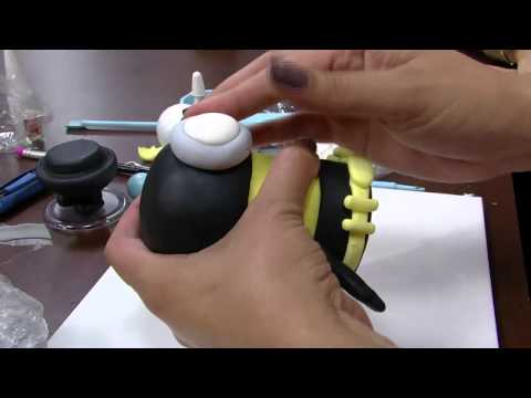 Mulher.com - 02/09/2015 - Enfeite dos ‎minions‬ em biscuit - Bia Cravol PT2