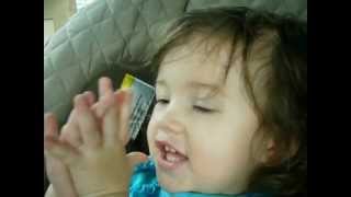 natalia favorite song: los pollitos y barney