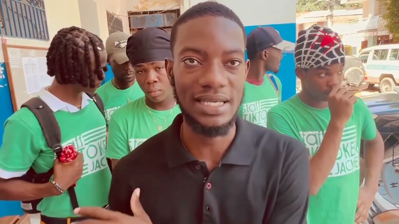 Tiktokè yo nan Jakmèl fè yon gwo jès senbolik