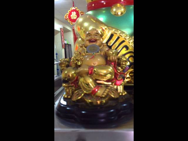 Vídeo relacionado con Out of the blue Objeto de decoración/Gato Chino de la Suerte agitando la Pata Izquierda/Dimensiones 20 x 14 cm