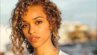 Izzy Bizu   Mad Behaviour (audio)