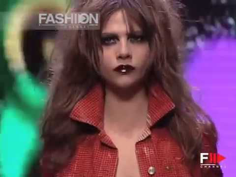 "Versus" Autumn Winter 2004 2005 Milan 1 of 2 Pret a Porter by FashionChannel