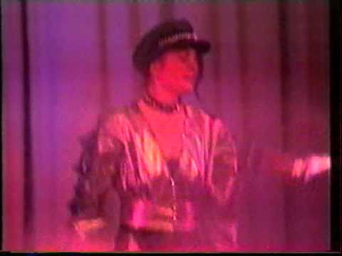 Ja, ja, so blau, blau, blau ... - It's raining men