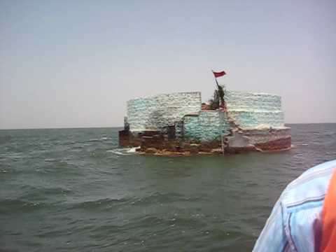 Amazing Tomb of "Noori" in Middle of Giant Keenjhar Lake
