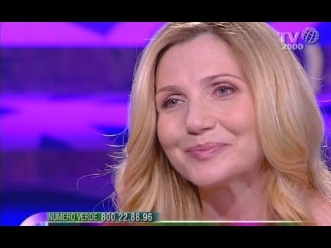 Posti giovanili sulla faccia di una maschera Come liberarsi da cerchi scuri sotto occhi in istituti di bellezza