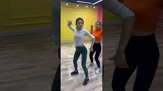 Download lagu Who Works Hardest? Coach Wanyo Mori's Full Body Workout #dance #dietition #shorts mp3