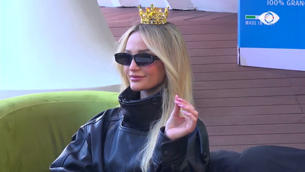 Artani i jep një ‘Bono’ Brikenës teksa i këndon