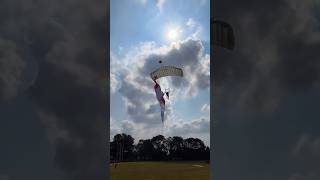 Download lagu Prajurit kopassus terjun payung bawa bendera merah putih | skydive #kopassus #skydive #shorts mp3