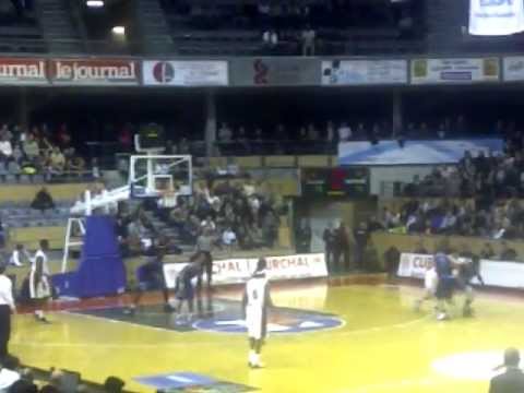 Buzzer beater Blake Schilb !