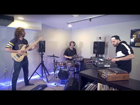 Vekked & The Real Musicians - Turntablist vs. Funk Band