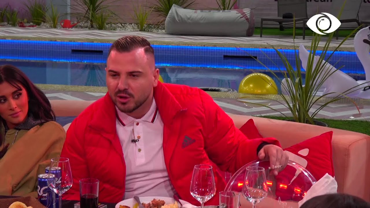 Ronaldo diskuton me banorët, ata i'a kthejnë me ironi dhe batuta