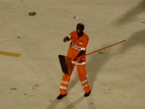 cleaning street carnaval Rio 2008