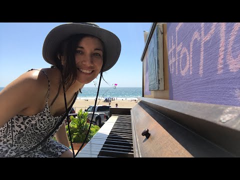 I found a piano at the beach!