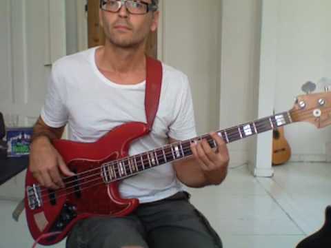 L257 Em7 dorian scale bass lick from the minor 3rd
