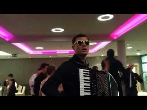 grupa Estrada - oko garavo