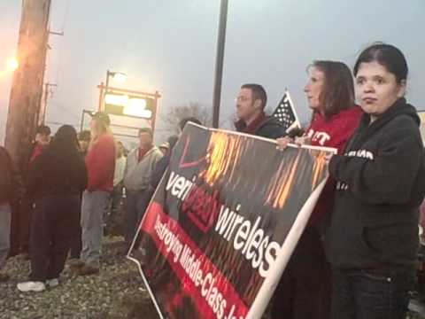CWA union marchers picket Verizon Wireless in Ulster