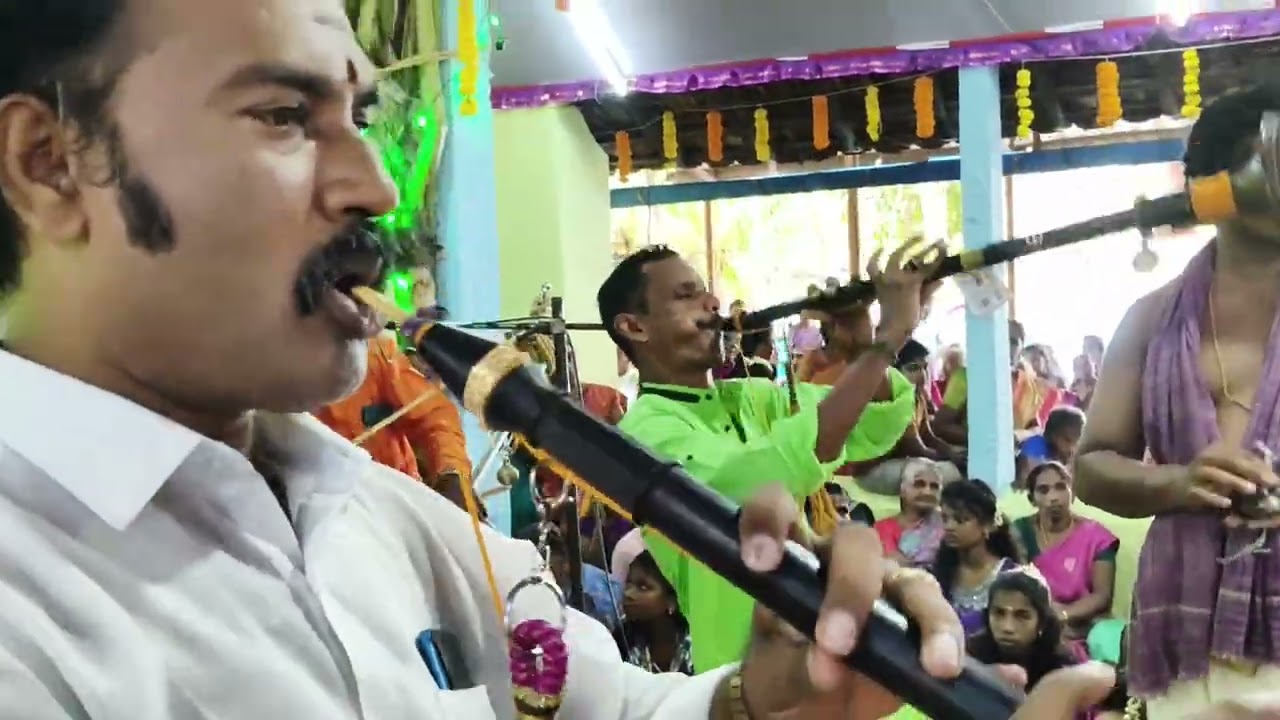 உச்சிகொடைமுத்தாரம்மன்தலையில்கும்பகுடம்வைத்துஆட?