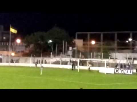 Ramón Santamarina 3 - Brown de Adrogue 1. Fiesta en la techada, y la gente de Brown se va.