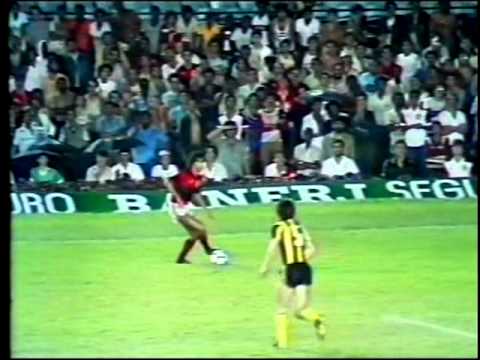LIBERTADORES 82 - FLAMENGO 0X1 PEÑAROL parte 1