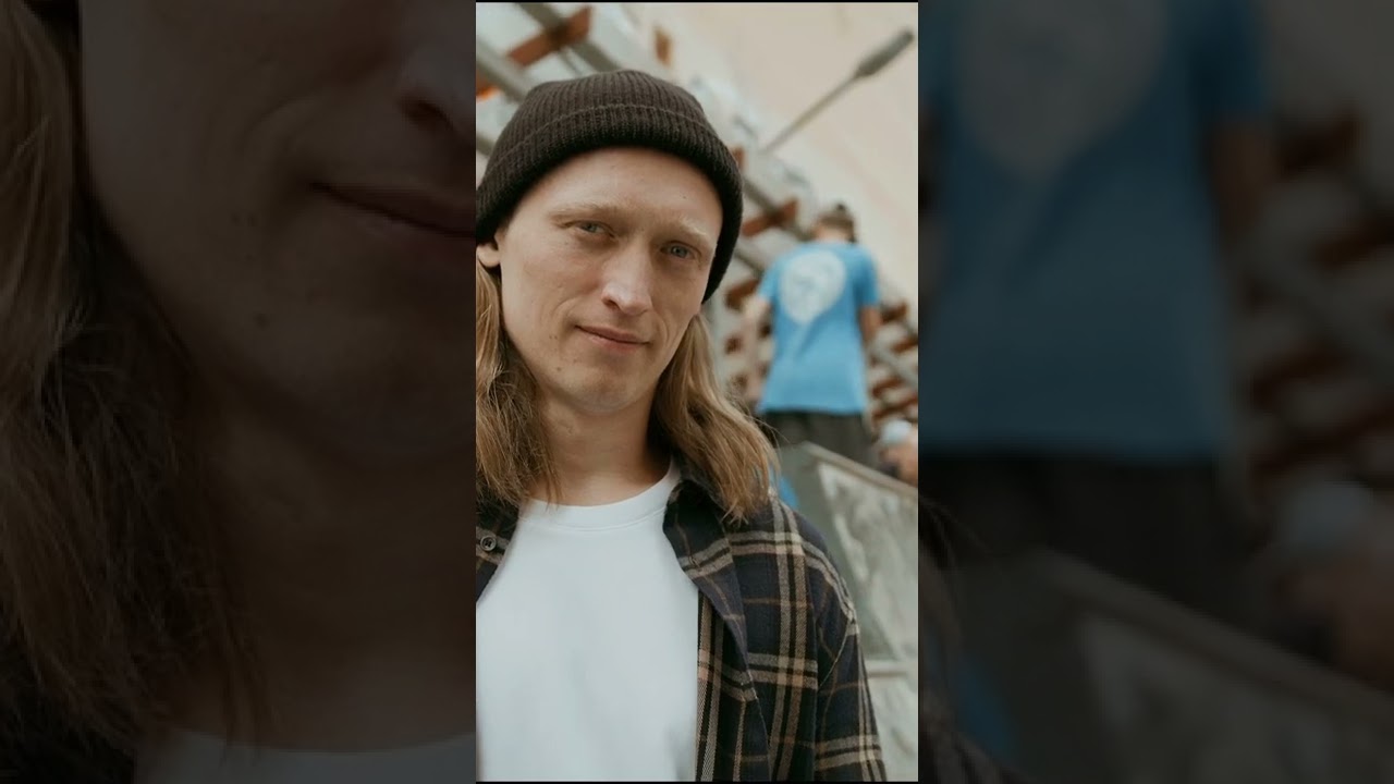 VIDEO STOCK ROYALTY FREE - Skateboard With friends at the park Full Clip