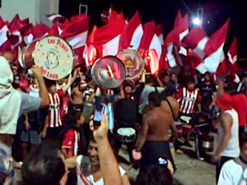 "Los Leales - Banda Pincharrata Entrando En Clasico MDP" Barra: Los Leales • Club: Estudiantes de La Plata