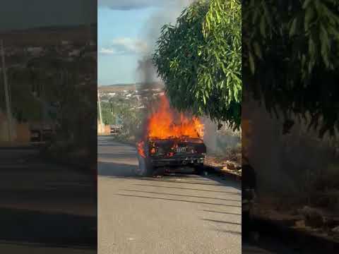 APÓS DISCUSSÃO DE CASAL MULHER INCENDEIA CARRO DO COMPANHEIRO EM PRESIDENTE OLEGÁRIO
