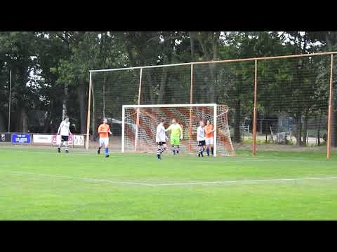 3. OVCS kan de bal nog net uit het doel houden.