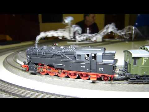 28. Stummi-Treff WN,  21 - BR 95 008 (Fleischmann 395571) in langsamer Vorbeifahrt u. Personenzug