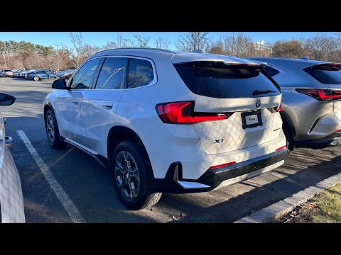 2023 BMW X1 xDrive28i startup and horn