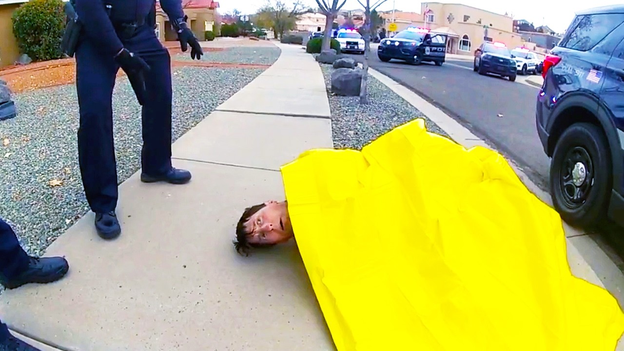 Cops Find Man With Dementia in Bed With Dismembered Body